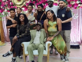 Grand Uncle Llewellyn poses with Grand Children