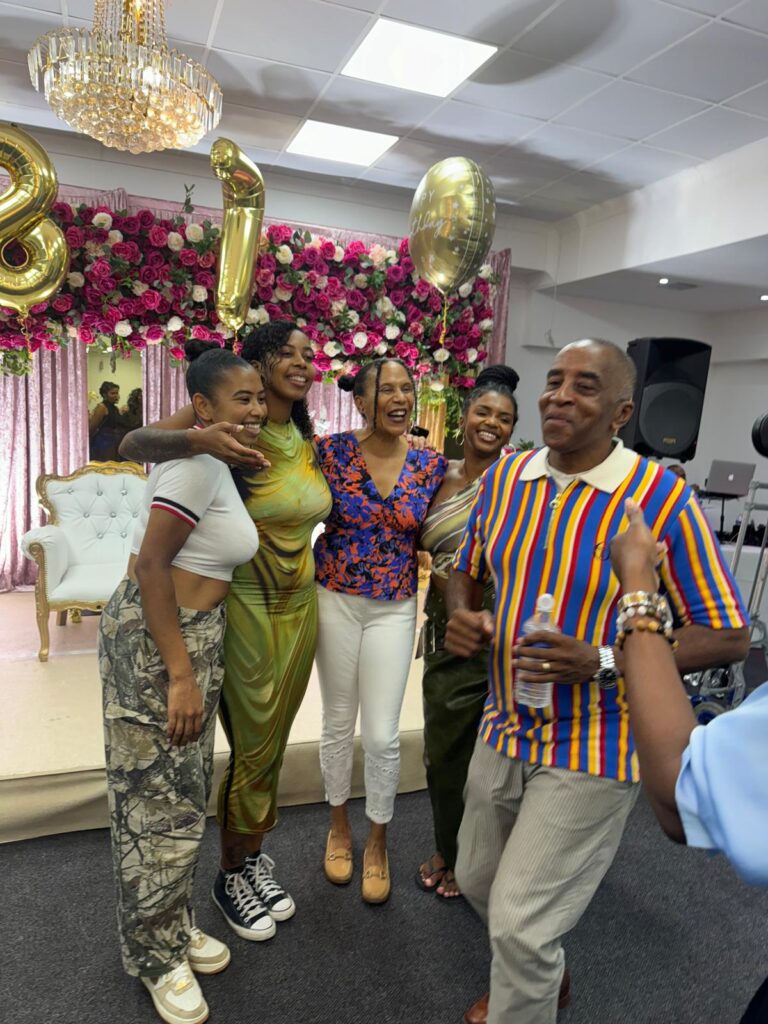 Jacqui, Roy and the Grandchildren dem!